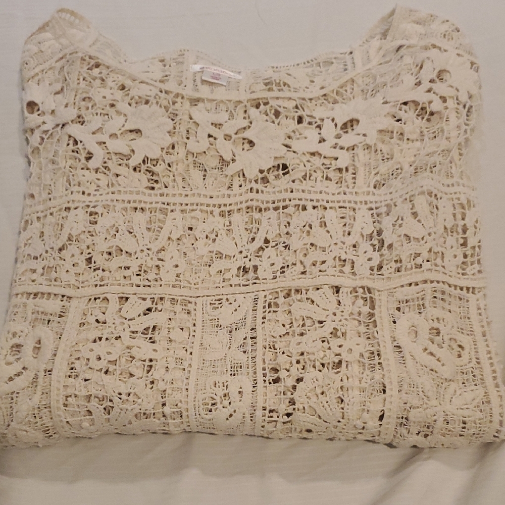 Chic Lace Top in Cream
